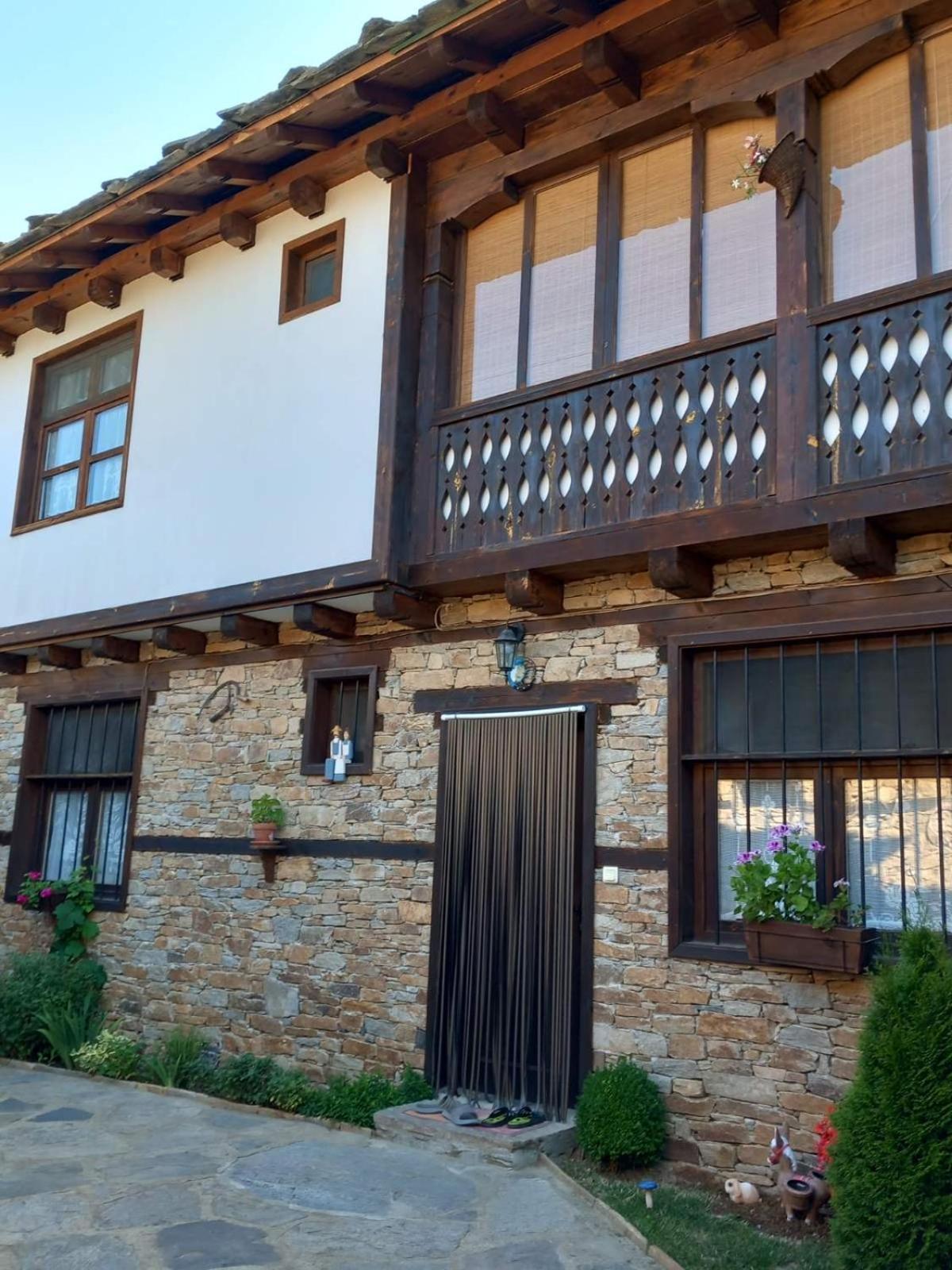 Тодорината Къща Hotell Lesjten Exteriör bild