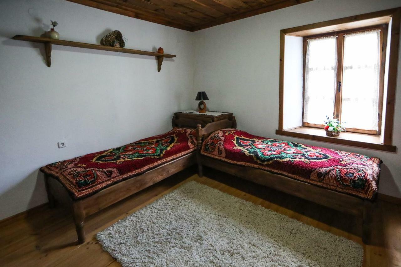 Тодорината Къща Hotell Lesjten Exteriör bild